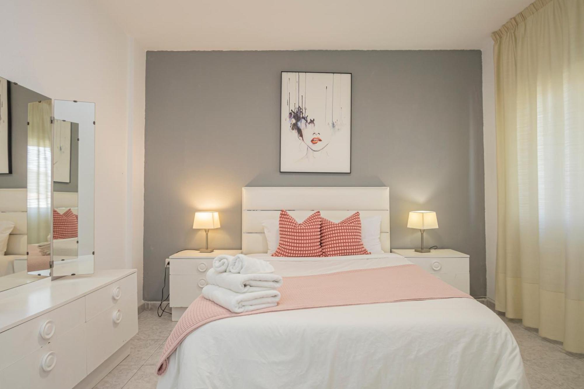 Perfect Getaway In Triana - 15M Walk Giralda Apartment เซบีญา ภายนอก รูปภาพ